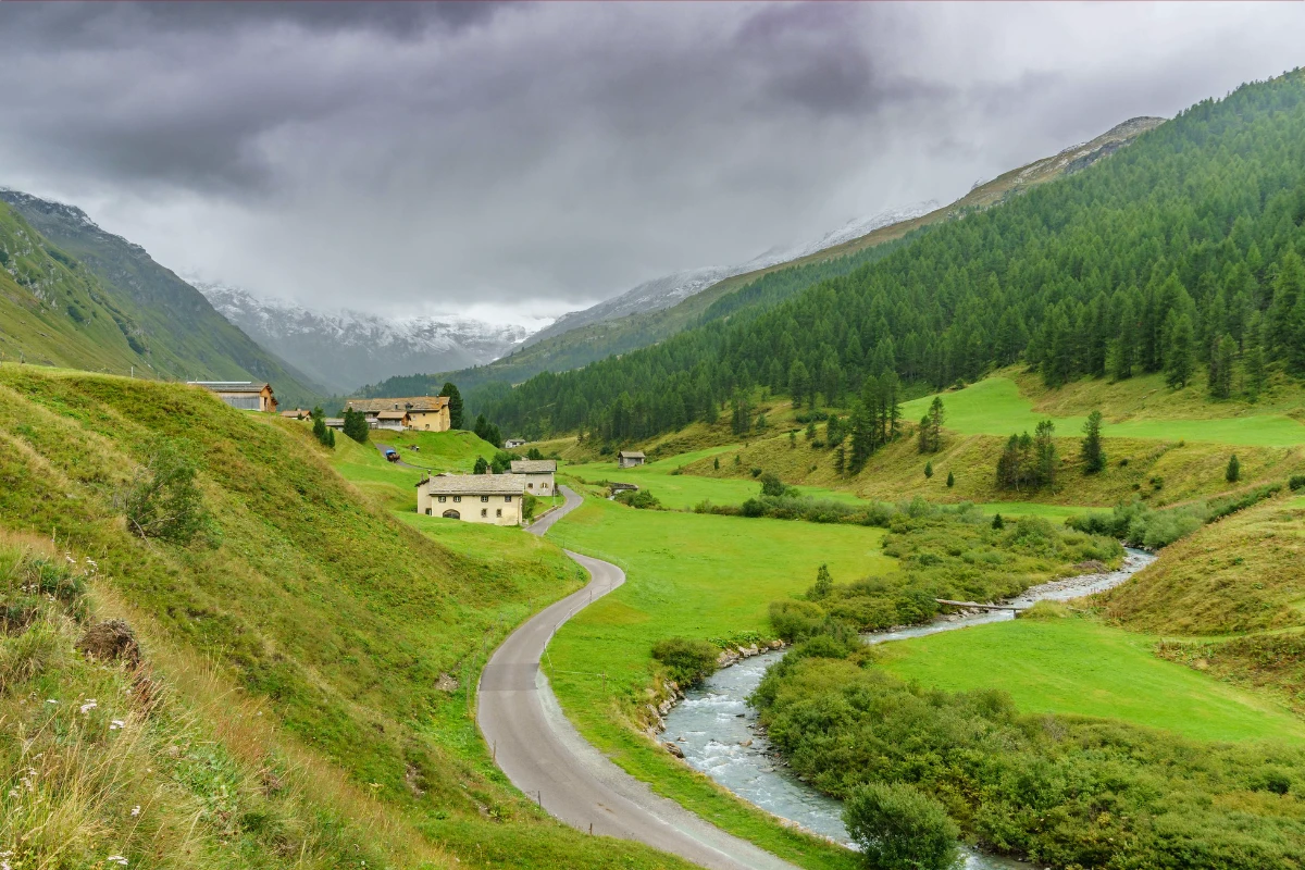 Autofreies Val Fex mit Alpenpanorama im Engadin, Schweiz